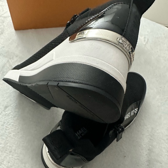 Michael Kors Willis Stretch Knit Trainer brand new / no box - Picture 7 of 15